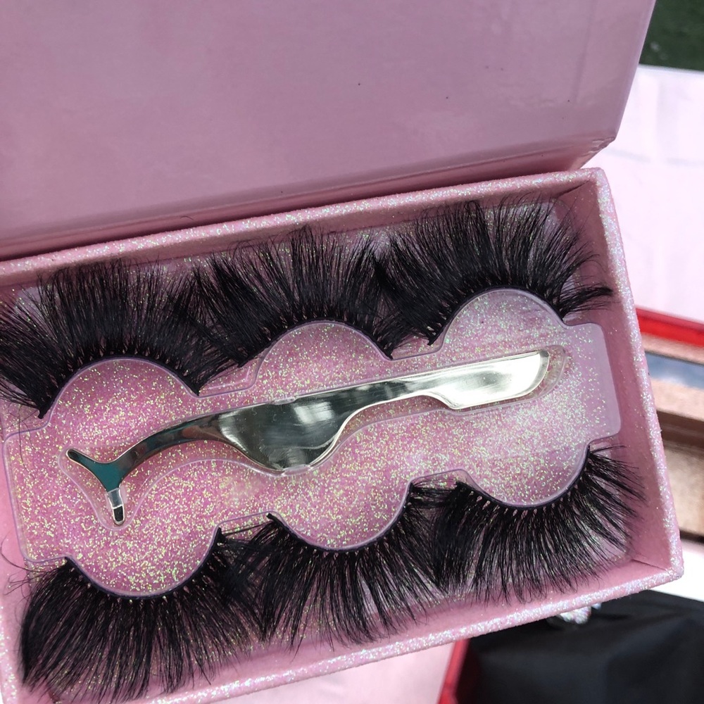 Lashes - Picture 7 of 8